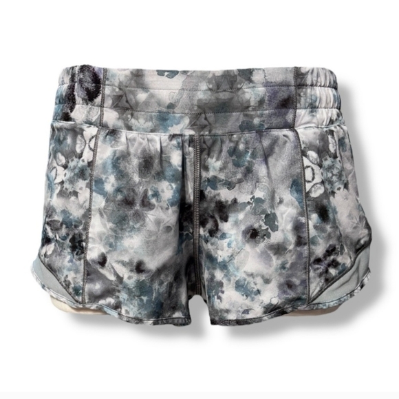 LULULEMON Hotty Hot Low Rise Short 4" Kaleidofloral Multi / Blue Cast - Picture 2 of 10